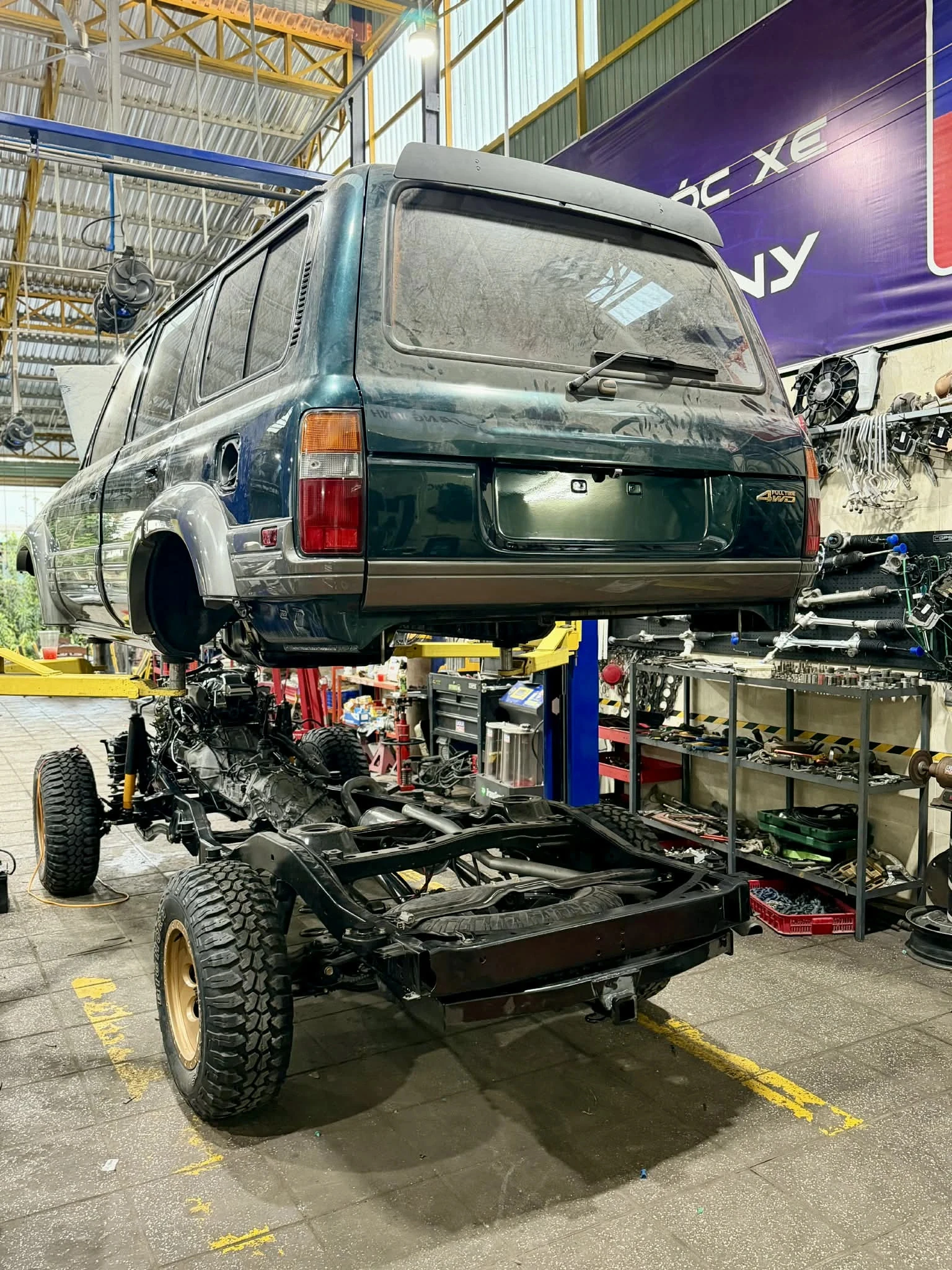 Dân chơi 9X hồi sinh Land Cruiser LC80 1995, săn 200 phụ tùng khắp thế giới - Hình 3