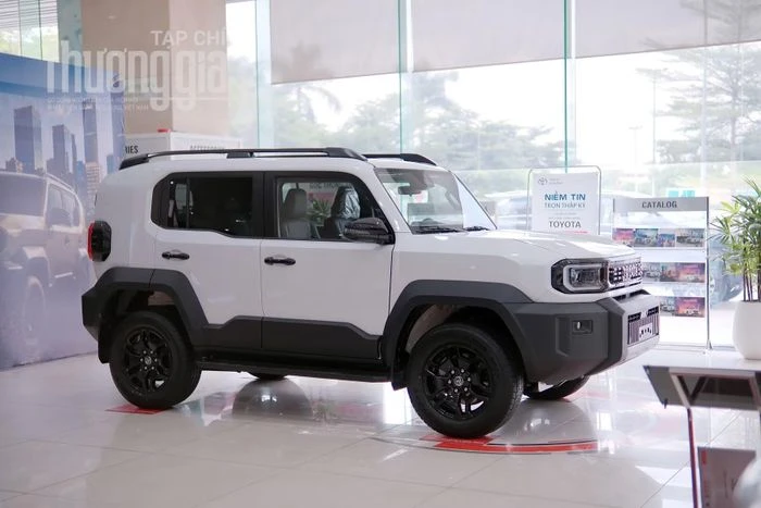 Toyota Land Cruiser FJ giá 1,198 tỷ đồng: Đắt nhưng có lợi thế một mình một sân - Hình 7