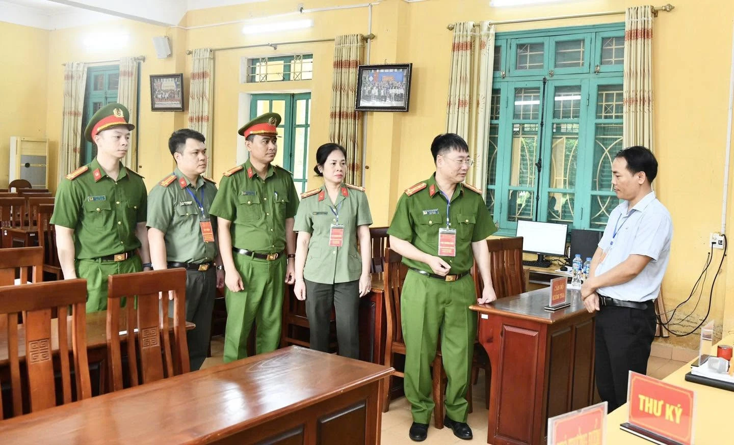Công an bố trí thế nào tại kỳ thi lại của 328 thí sinh chuyên Tuyên Quang? - Hình 1