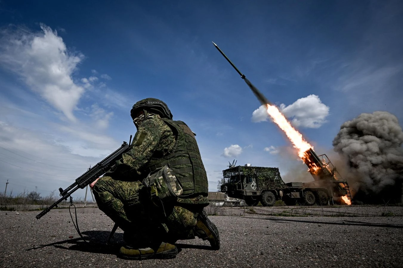 Cựu Bộ trưởng Quốc phòng Ukraine nêu chiến lược đối phó tên lửa Nga - Hình 2