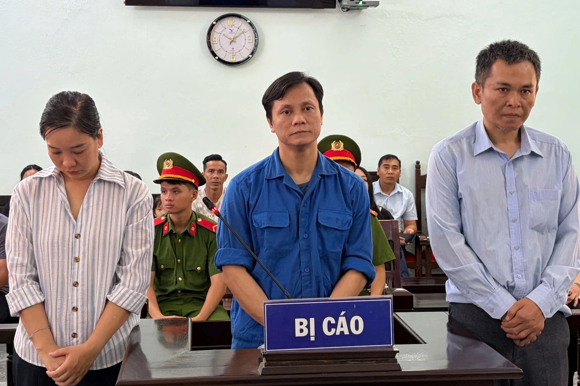 Cựu phó chủ tịch phường thu phí vỉa hè của hộ kinh doanh trái phép - Hình 1