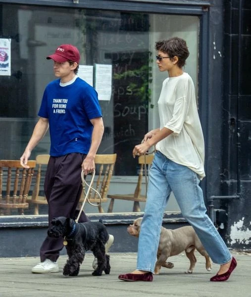 Đám cưới của Người nhện Tom Holland - Zendaya: Chi 18 tỷ bao trọn điền trang ở Anh, còn dùng trực thăng đưa đón dàn khách mời - Hình 5