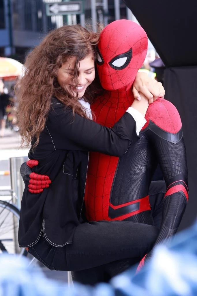 Đám cưới của Người nhện Tom Holland - Zendaya: Chi 18 tỷ bao trọn điền trang ở Anh, còn dùng trực thăng đưa đón dàn khách mời - Hình 8