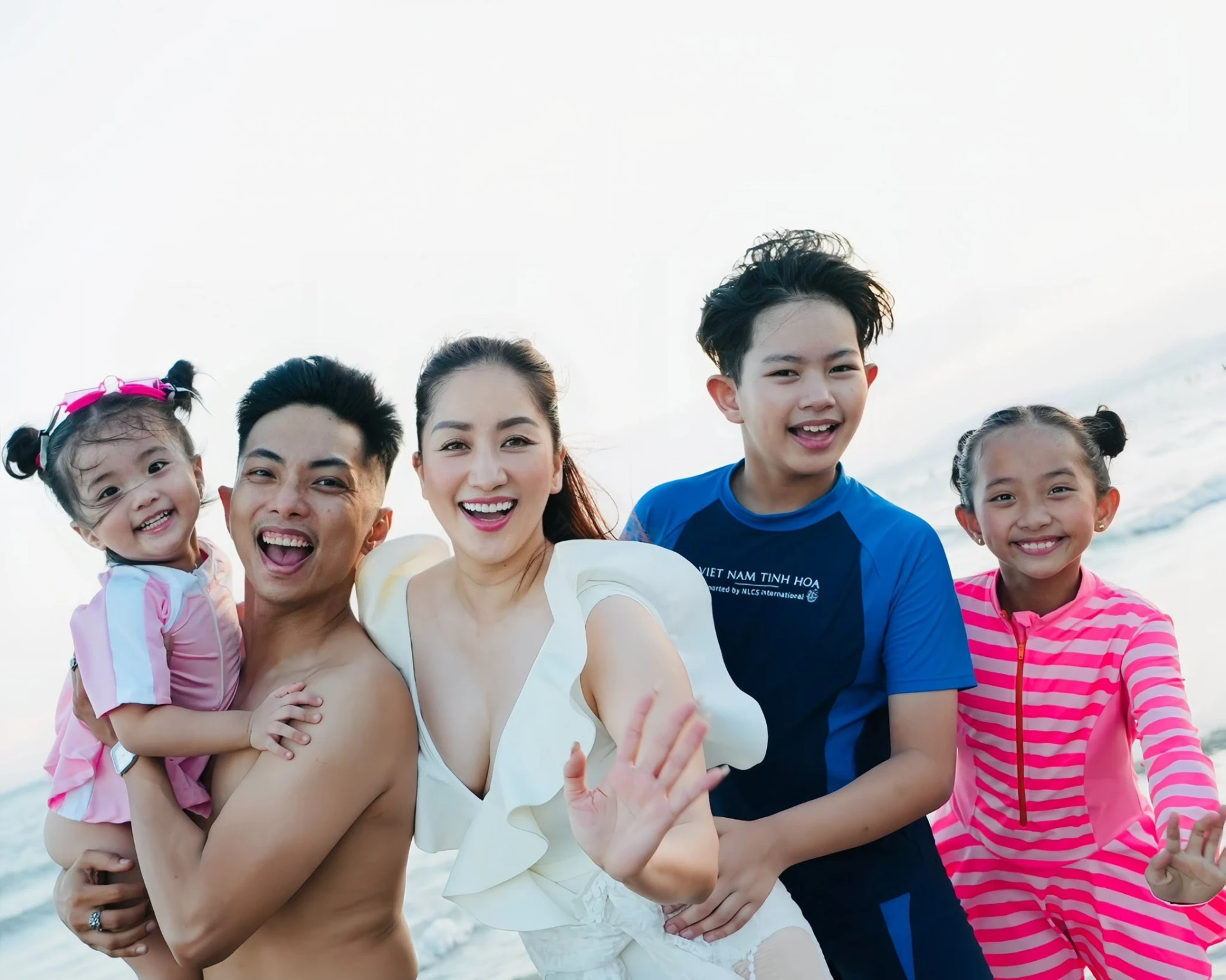 Đây là số tiền cần chi hàng năm nếu muốn vào học cùng trường con trai Khánh Thi - Phan Hiển: Xem con số toát mồ hôi - Hình 2