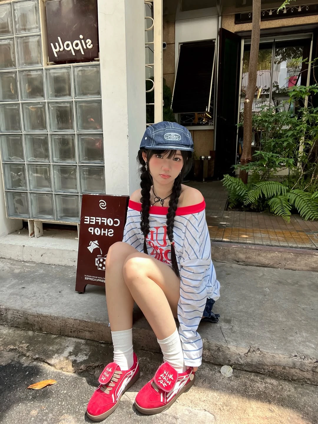 Diện vòng cổ đen, nhỏ nhắn nhưng đủ làm nên thần thái - Hình 4