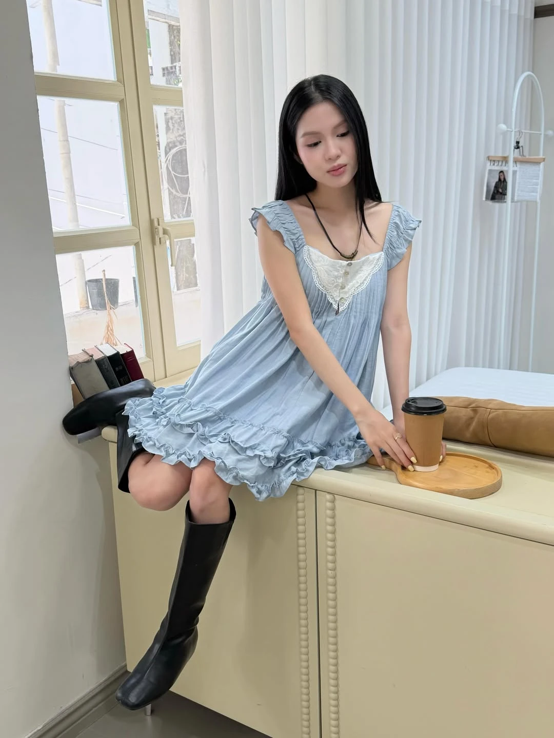 Diện vòng cổ đen, nhỏ nhắn nhưng đủ làm nên thần thái - Hình 2