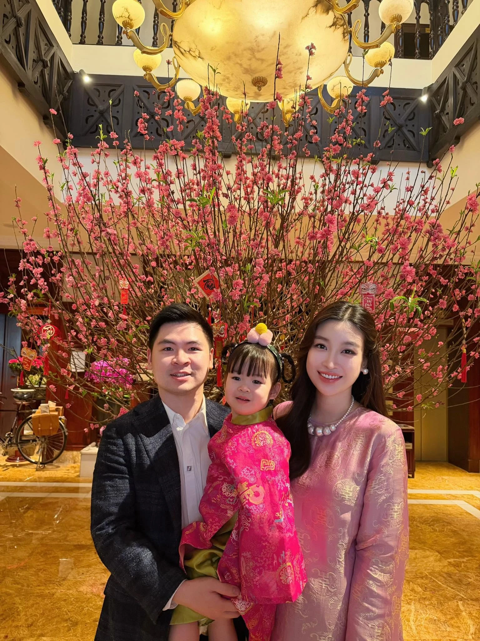 Hoa hậu nghèo nhất Việt Nam đứng yên cũng toát khí chất phú bà, visual hậu sinh con thứ 2 gây chú ý - Hình 5