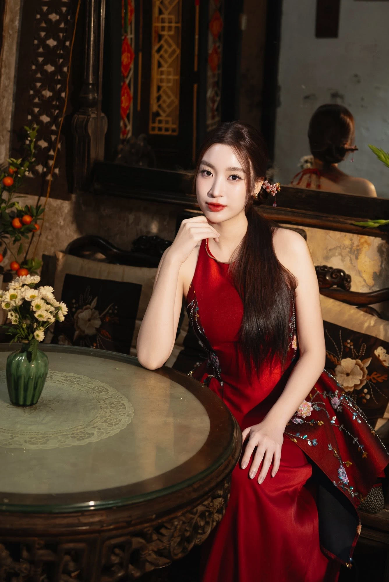 Hoa hậu nghèo nhất Việt Nam đứng yên cũng toát khí chất phú bà, visual hậu sinh con thứ 2 gây chú ý - Hình 4