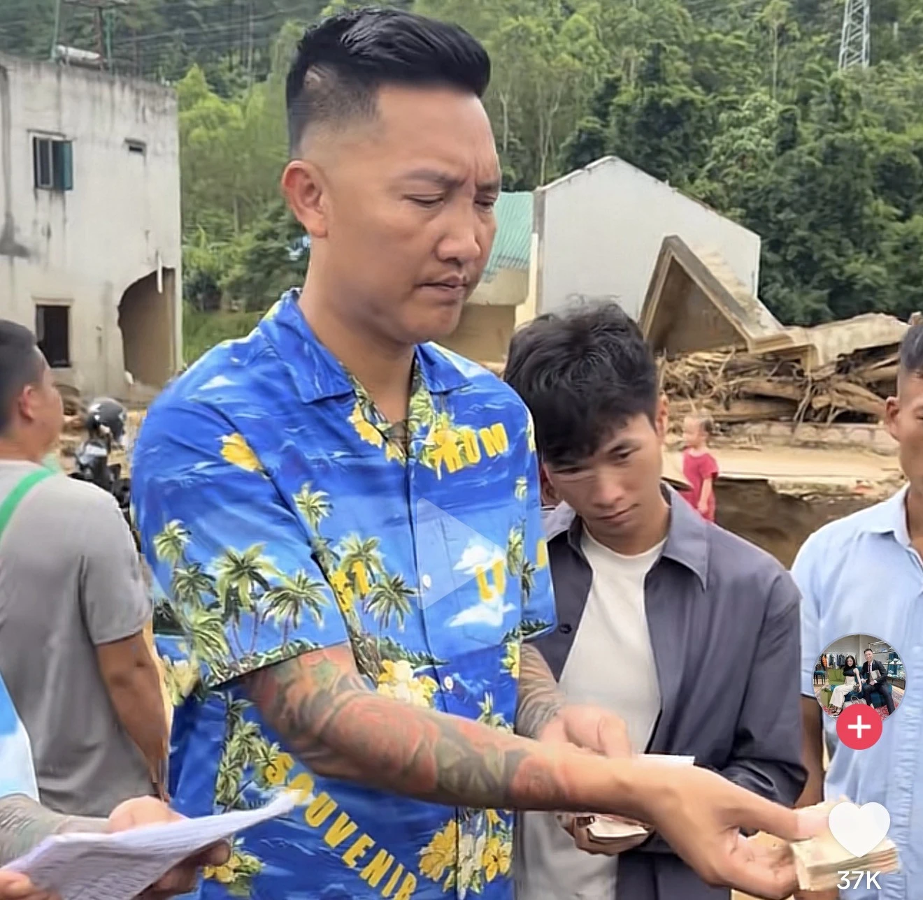 Huấn Hoa Hồng là ai và vụ ồn ào từ thiện ở Lai Châu diễn biến như thế nào? - Hình 2