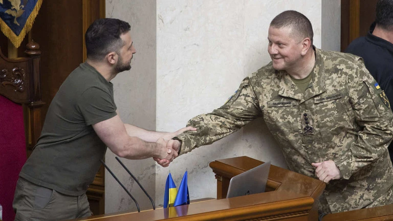 Kết quả thăm dò về bầu cử Ukraine: Tổng thống Zelensky thất bại nặng nề trước 3 đối thủ lớn - Hình 1