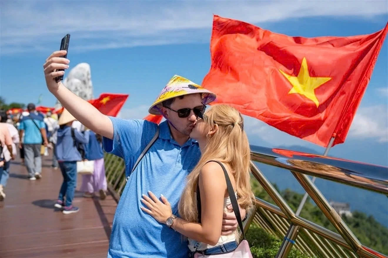 Khách Việt đổ xô đi biển, Đà Nẵng được tìm kiếm nhiều nhất - Hình 3