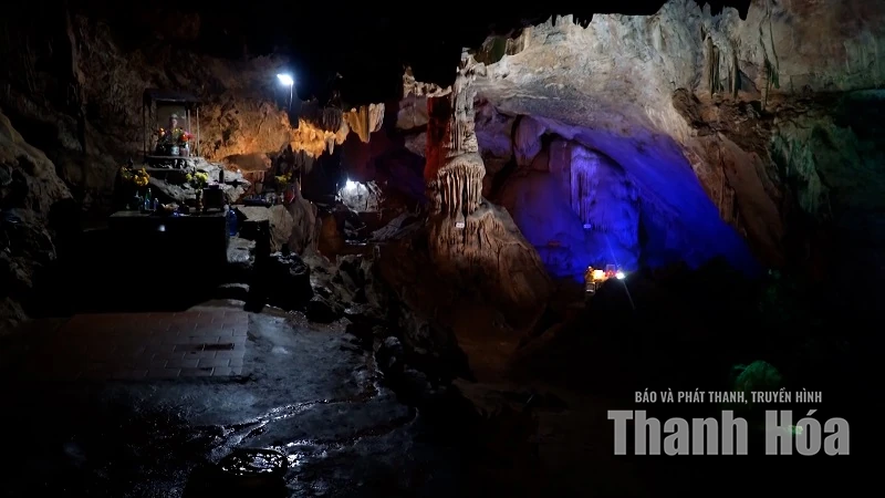 Khám phá vẻ đẹp huyền ảo của động Tiên Sơn - Hình 3