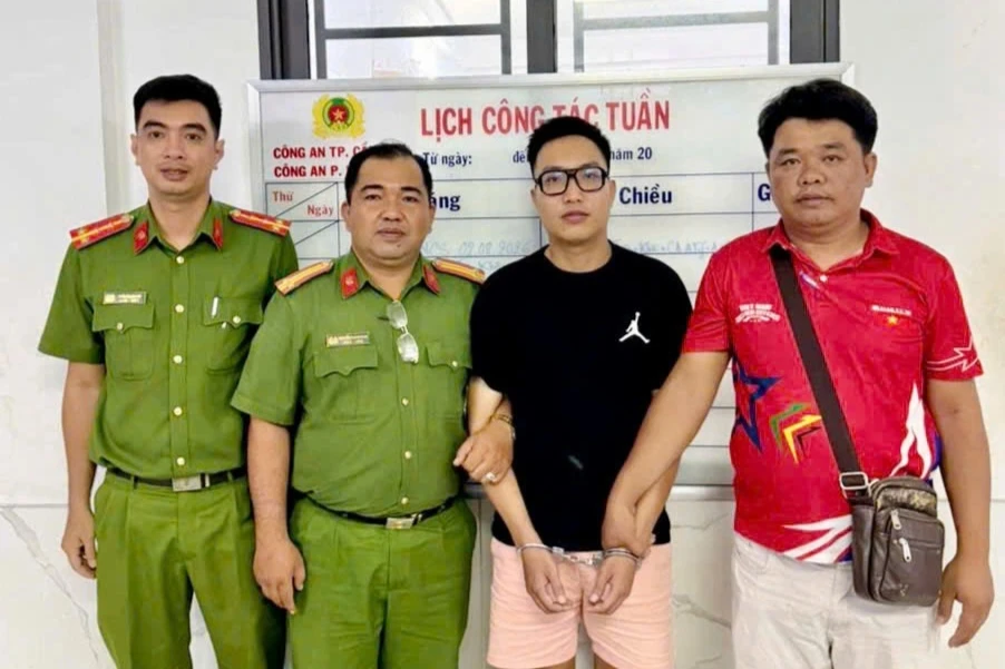 Kiểm tra nhân khẩu tại căn hộ cho thuê, phát hiện đối tượng trốn truy nã - Hình 1