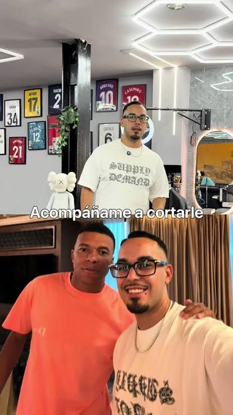 Mbappe có kế hoạch bất ngờ tại Barcelona - Hình 2