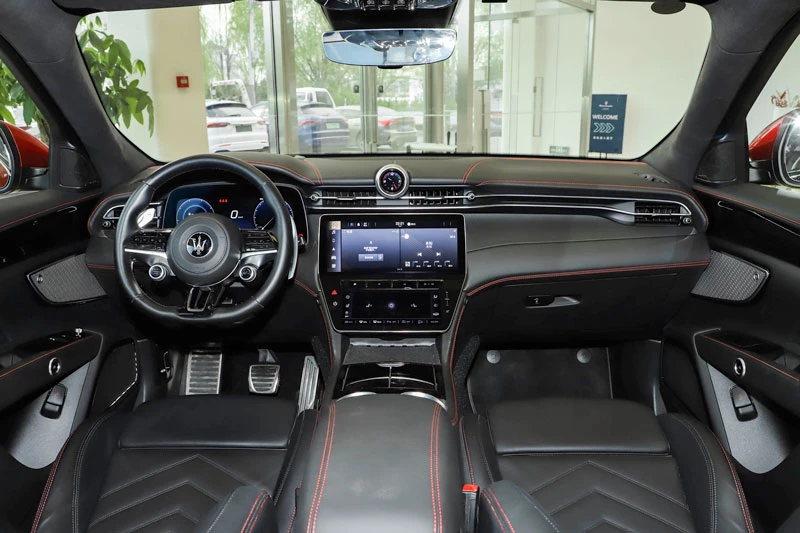 SUV hạng sang mạnh 530 mã lực, giá gần 2,3 tỷ đồng - Hình 5