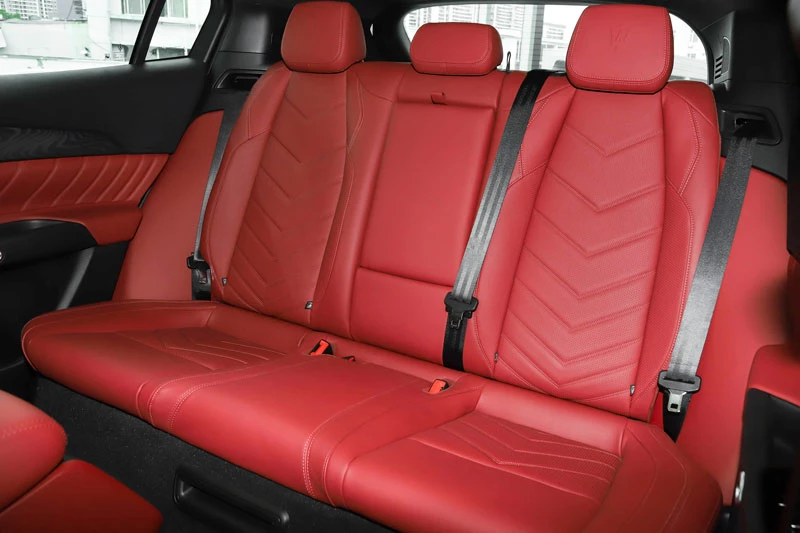 SUV hạng sang mạnh 530 mã lực, giá gần 2,3 tỷ đồng - Hình 6