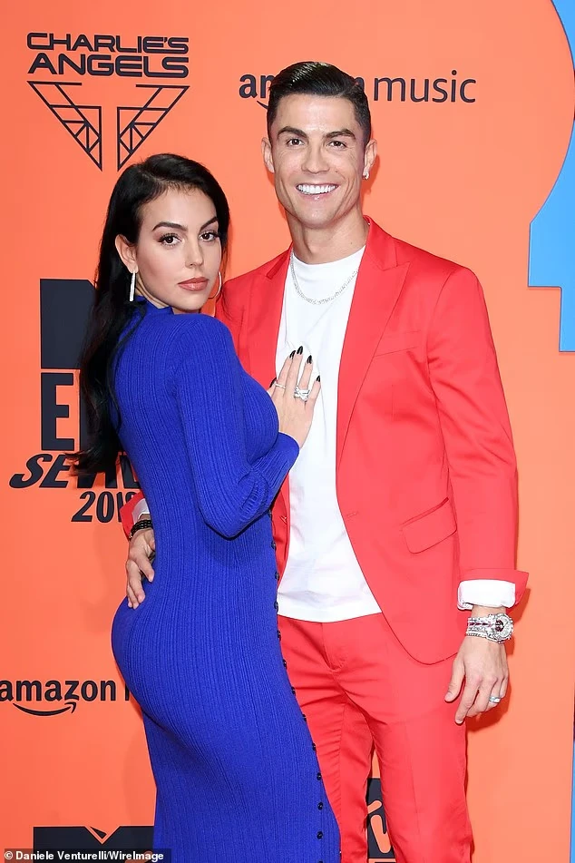 Bên trong khu nghỉ dưỡng sang trọng nơi tổ chức hôn lễ của Ronaldo - Georgina: Giá gần 40 triệu đồng/đêm, có quản gia riêng và hồ bơi vô cực - Hình 1
