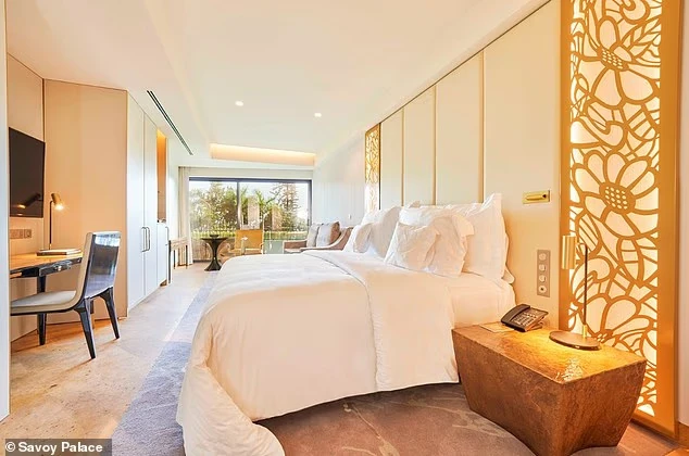 Bên trong khu nghỉ dưỡng sang trọng nơi tổ chức hôn lễ của Ronaldo - Georgina: Giá gần 40 triệu đồng/đêm, có quản gia riêng và hồ bơi vô cực - Hình 5