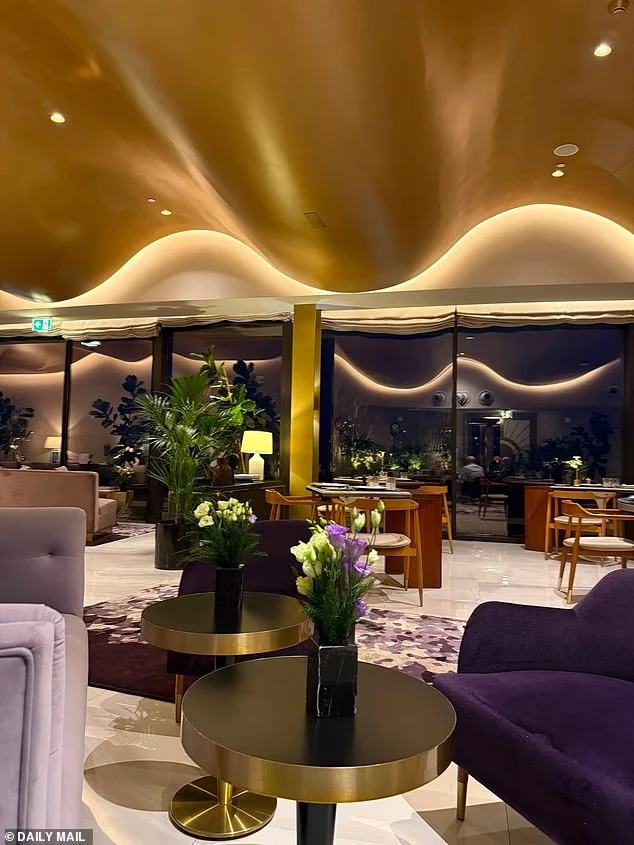 Bên trong khu nghỉ dưỡng sang trọng nơi tổ chức hôn lễ của Ronaldo - Georgina: Giá gần 40 triệu đồng/đêm, có quản gia riêng và hồ bơi vô cực - Hình 7