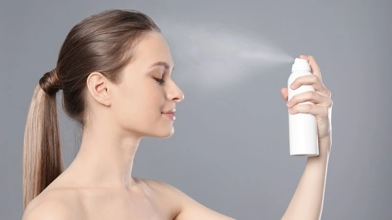 Xịt khoáng mỗi ngày nhưng da vẫn khô? Có thể bạn đang mắc phải những sai lầm này - Hình 2