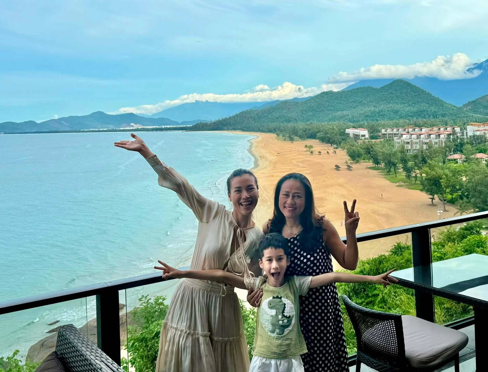 Hoàng Oanh sau đổ vỡ với chồng Tây: Nhan sắc rạng rỡ, U40 có tình yêu mới - Hình 4