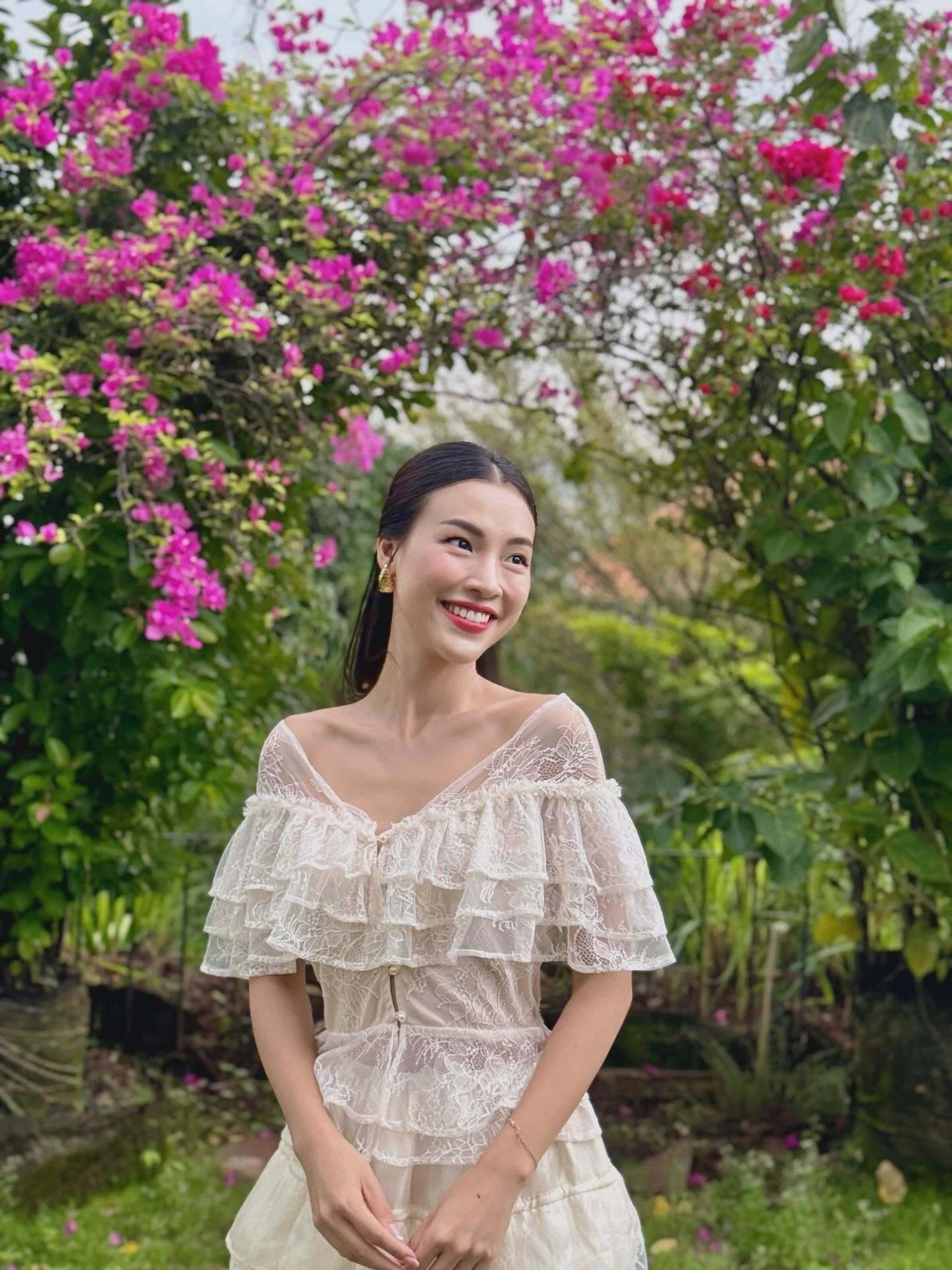 Hoàng Oanh sau đổ vỡ với chồng Tây: Nhan sắc rạng rỡ, U40 có tình yêu mới - Hình 13