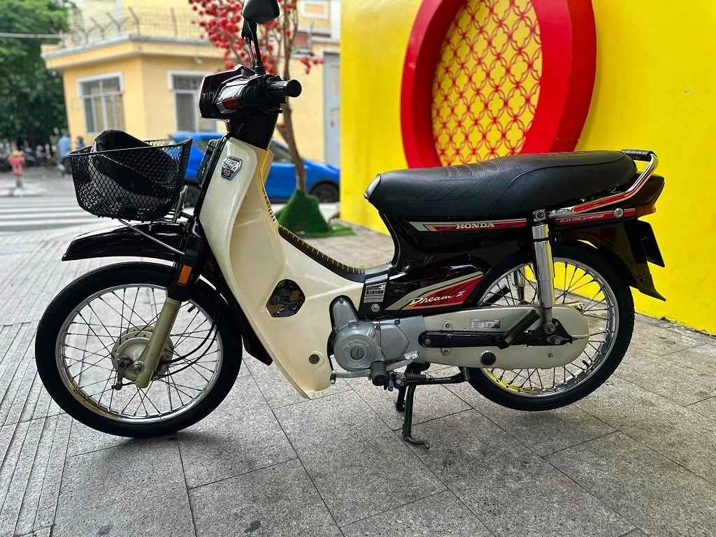 Honda Dream Thái 7 số hơn 30 năm tuổi, sơn zin giá 120 triệu đồng - Hình 1