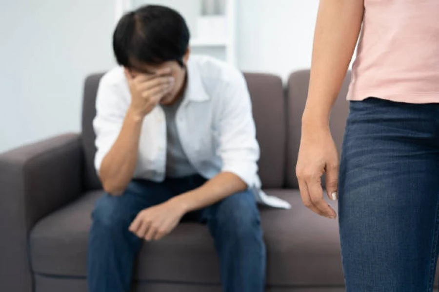 Kết hôn 8 năm, chồng bàng hoàng phát hiện cả 3 con gái đều không phải con đẻ - Hình 1