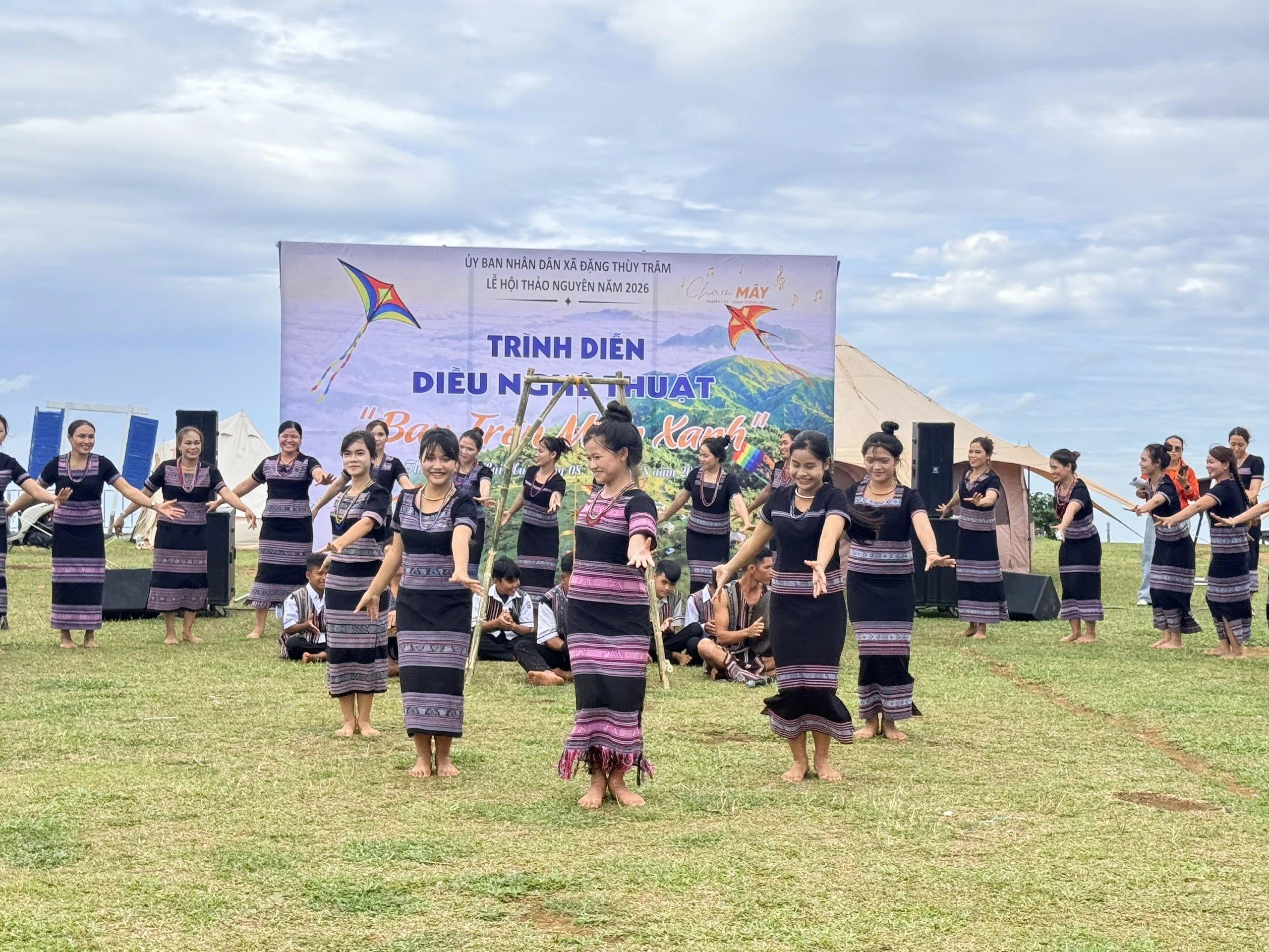 Lễ hội Thảo nguyên ở Quảng Ngãi thu hút hàng nghìn du khách - Hình 3