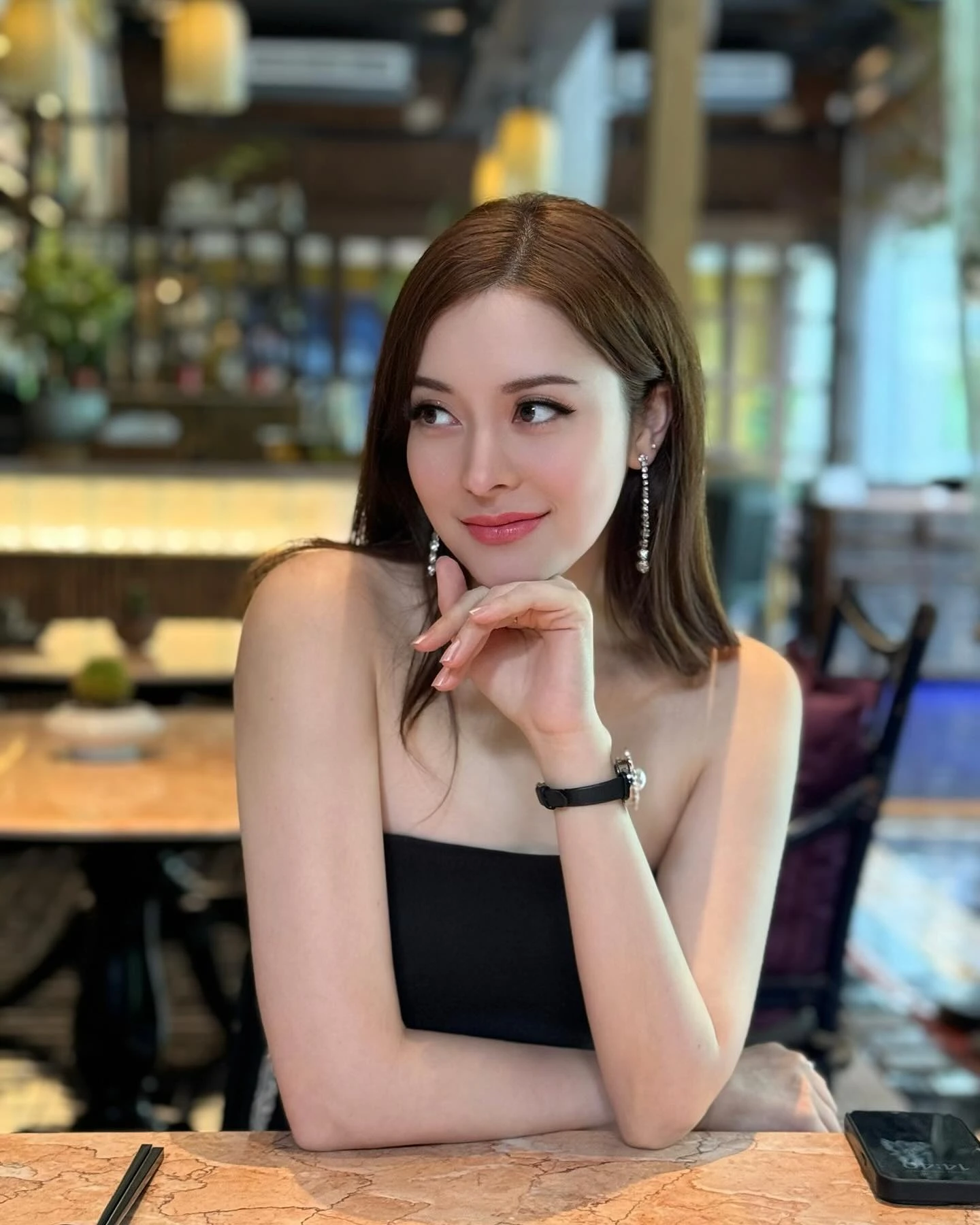 Nữ cơ trưởng đẹp nhất lịch sử hàng không giờ ra sao? - Hình 9