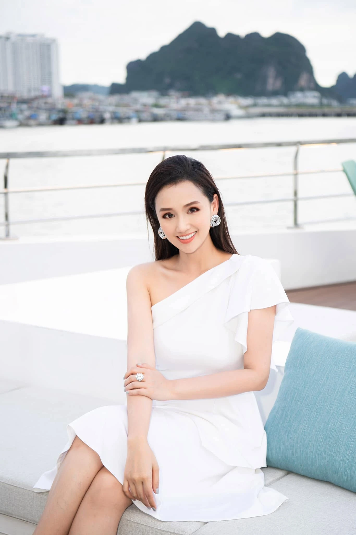 Nữ diễn viên là người đẹp Phụ nữ thế kỷ 21 có BST kim cương hàng trăm tỷ, được chồng nuôi 17 năm - Hình 1