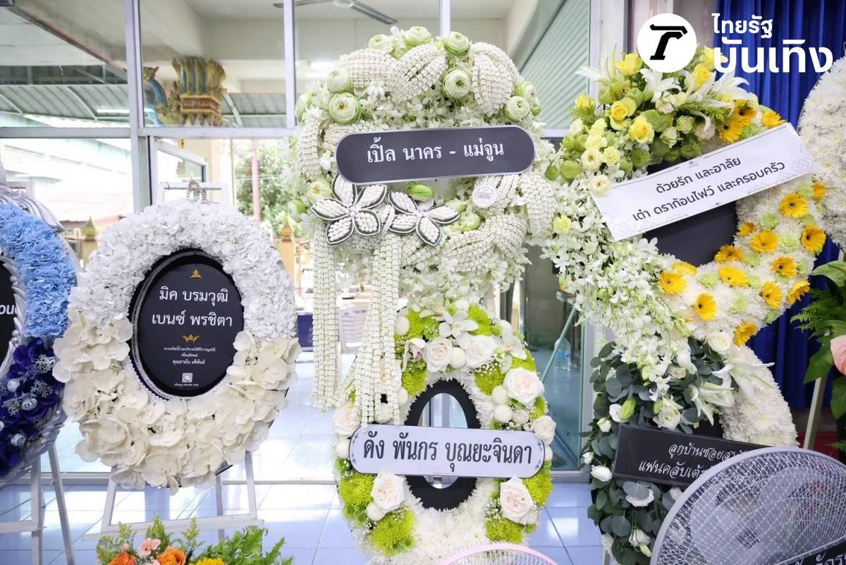 Tang lễ nam ca sĩ 8X được tìm thấy tử vong dưới sông: Mẹ già - bạn gái khóc nghẹn, dàn sao thất thần đến tiễn biệt - Hình 13