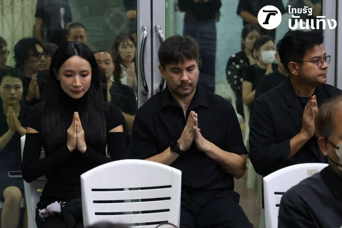 Tang lễ nam ca sĩ 8X được tìm thấy tử vong dưới sông: Mẹ già - bạn gái khóc nghẹn, dàn sao thất thần đến tiễn biệt - Hình 11