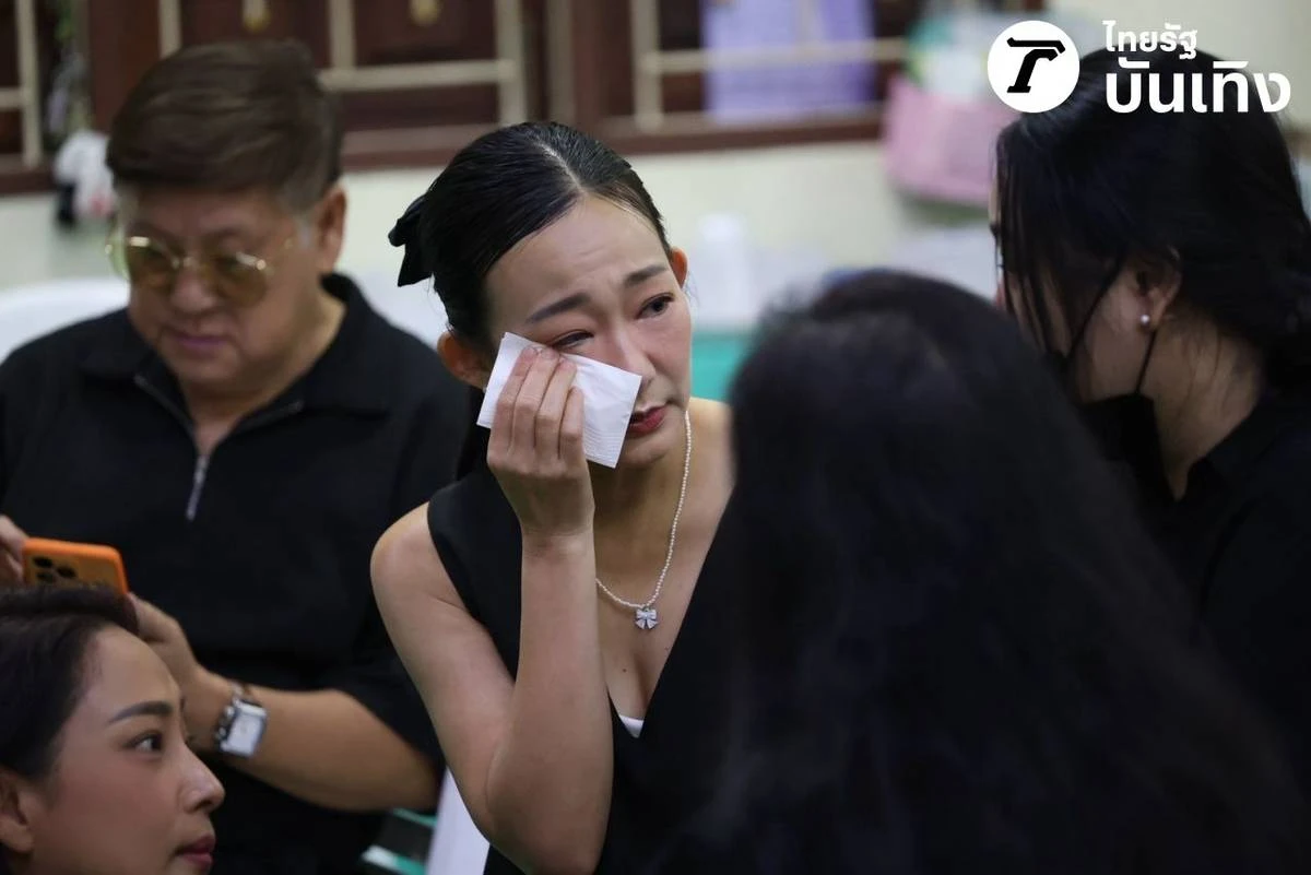 Tang lễ nam ca sĩ 8X được tìm thấy tử vong dưới sông: Mẹ già - bạn gái khóc nghẹn, dàn sao thất thần đến tiễn biệt - Hình 12