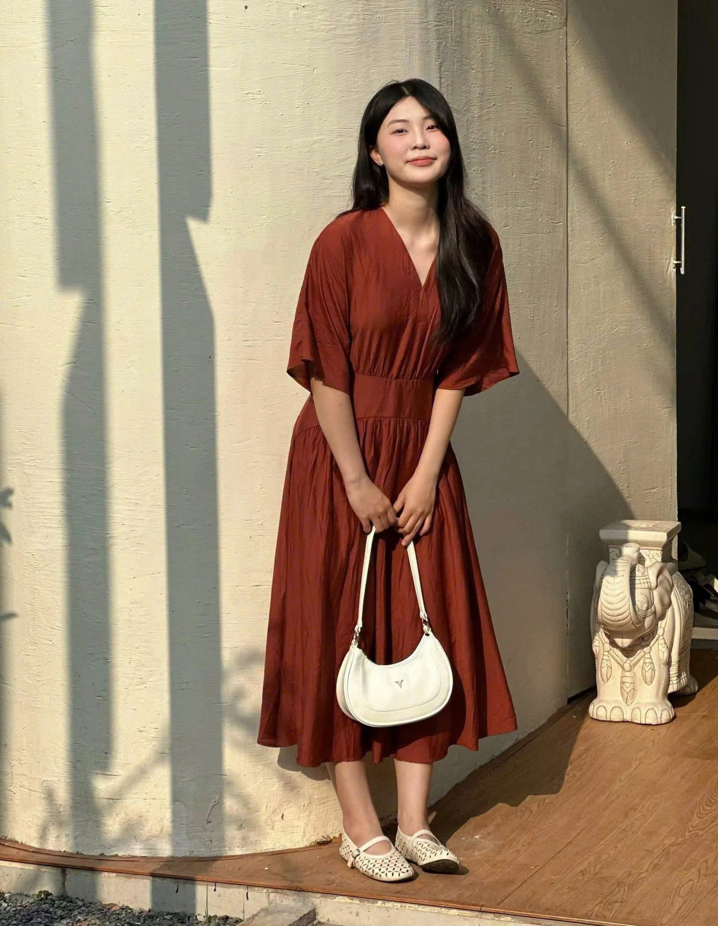 5 chiếc váy midi sang trọng, đáng sắm nhất mùa thu - Hình 8