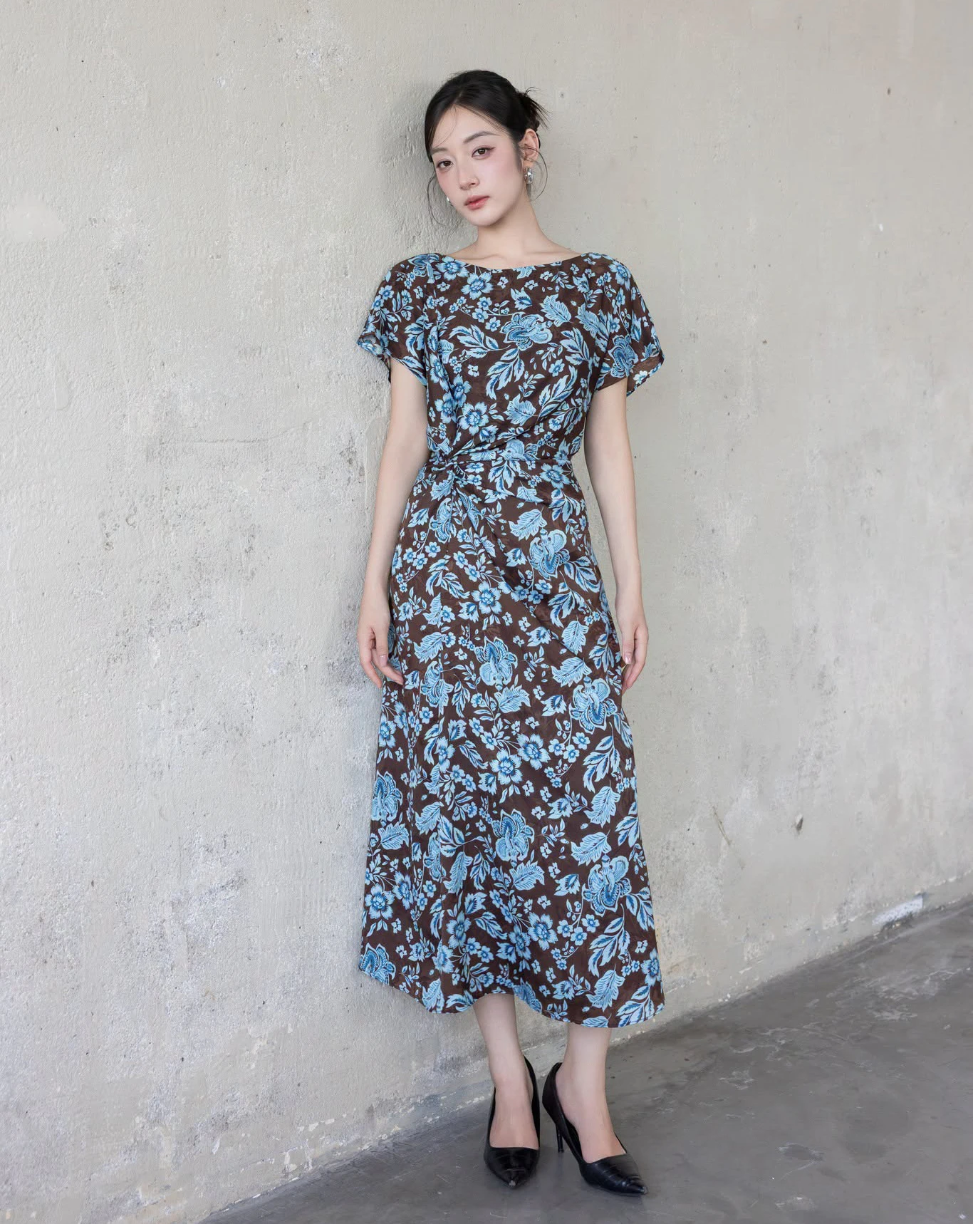 5 chiếc váy midi sang trọng, đáng sắm nhất mùa thu - Hình 1