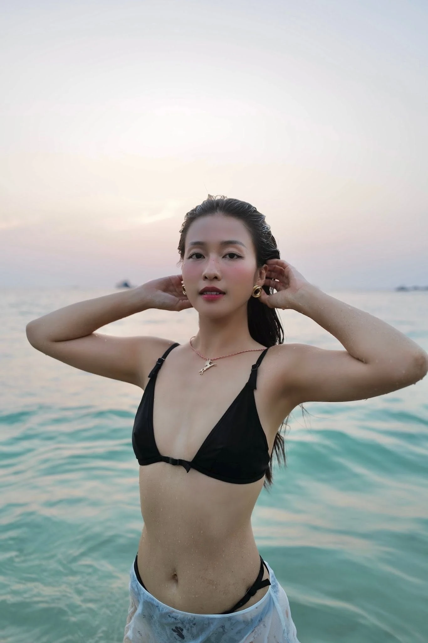 Cuộc sống kín tiếng của Khả Ngân trước khi được Nhan Phúc Vinh cầu hôn - Hình 7