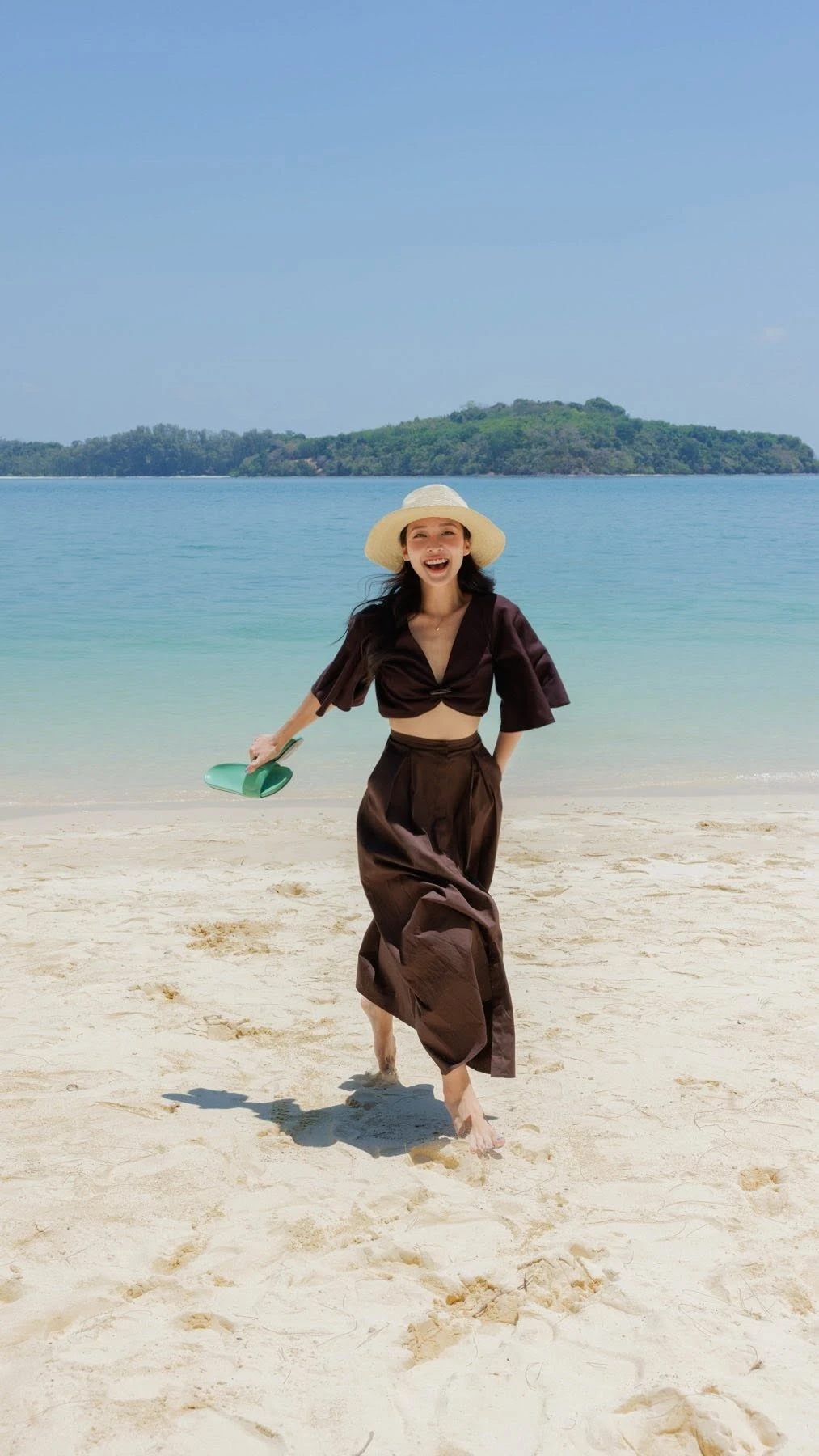 Cuộc sống kín tiếng của Khả Ngân trước khi được Nhan Phúc Vinh cầu hôn - Hình 8