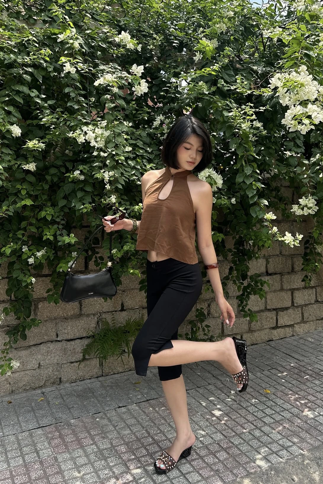 Diện đồ màu nâu cực chuẩn cho phong cách công sở lẫn dạo phố - Hình 7