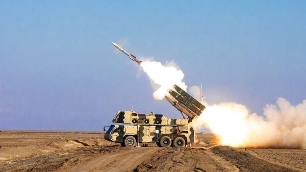 IRGC ra đòn trả đũa: Jordan đánh chặn 8 tên lửa bay vào không phận; giá dầu tăng hơn 2% - Hình 1