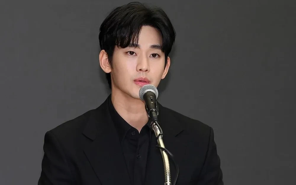 Kim Soo Hyun không biết xấu hổ - Hình 2