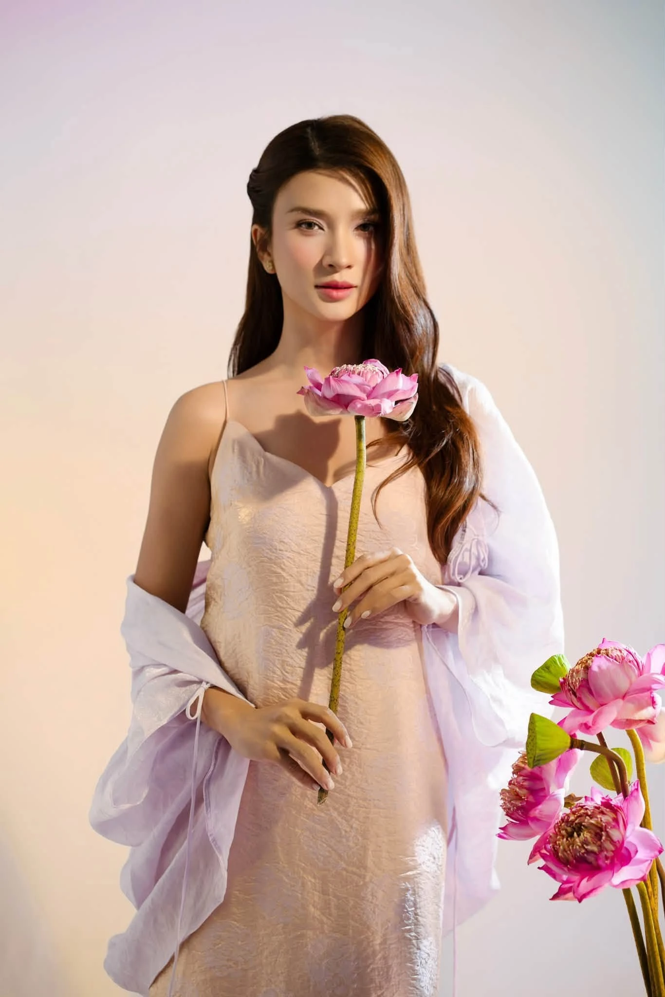 Mẹ đơn thân Vbiz có con từ năm 21 tuổi: 19 năm không tái hôn, nay vướng tin yêu đương với Đồng Ánh Quỳnh - Hình 2