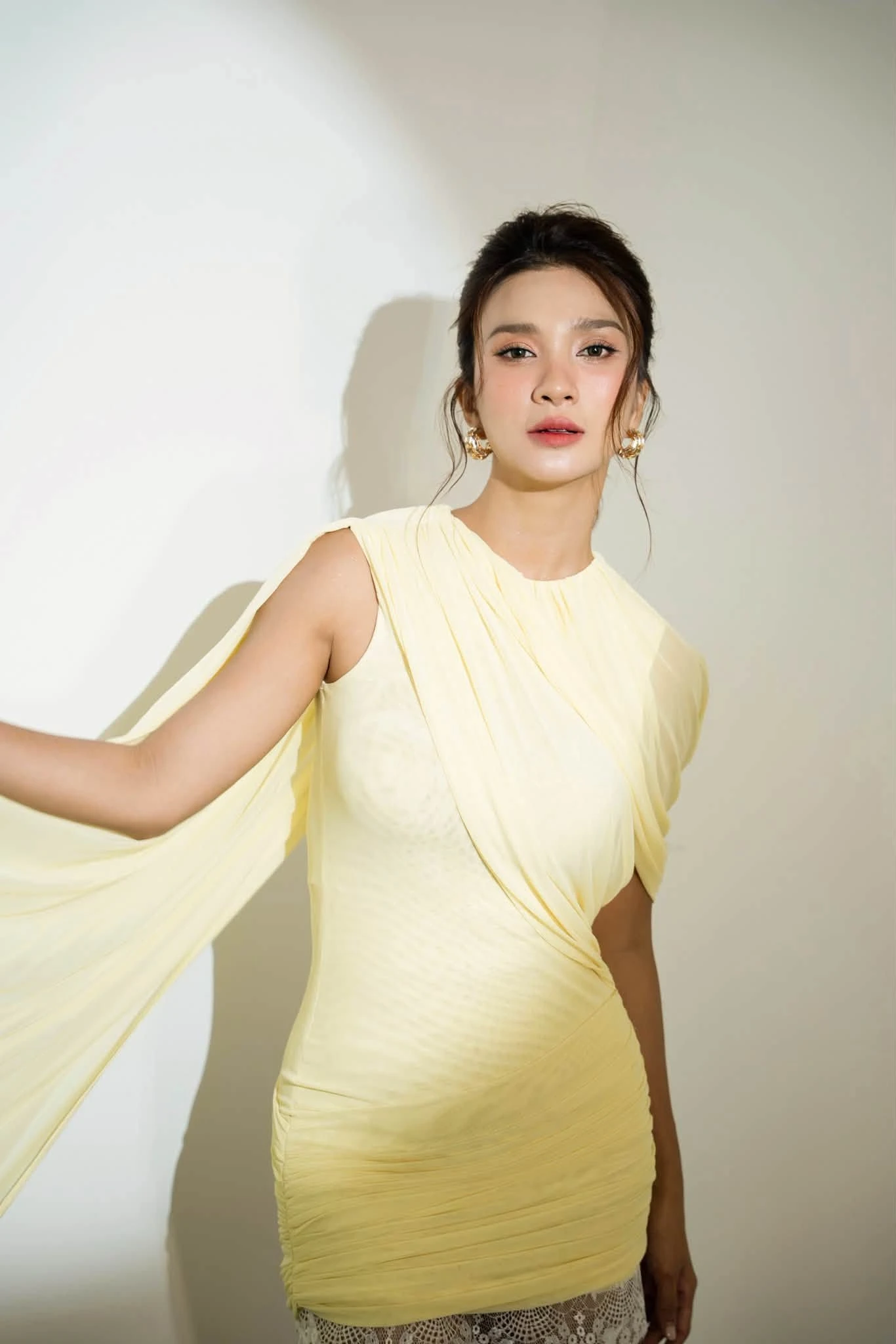 Mẹ đơn thân Vbiz có con từ năm 21 tuổi: 19 năm không tái hôn, nay vướng tin yêu đương với Đồng Ánh Quỳnh - Hình 1