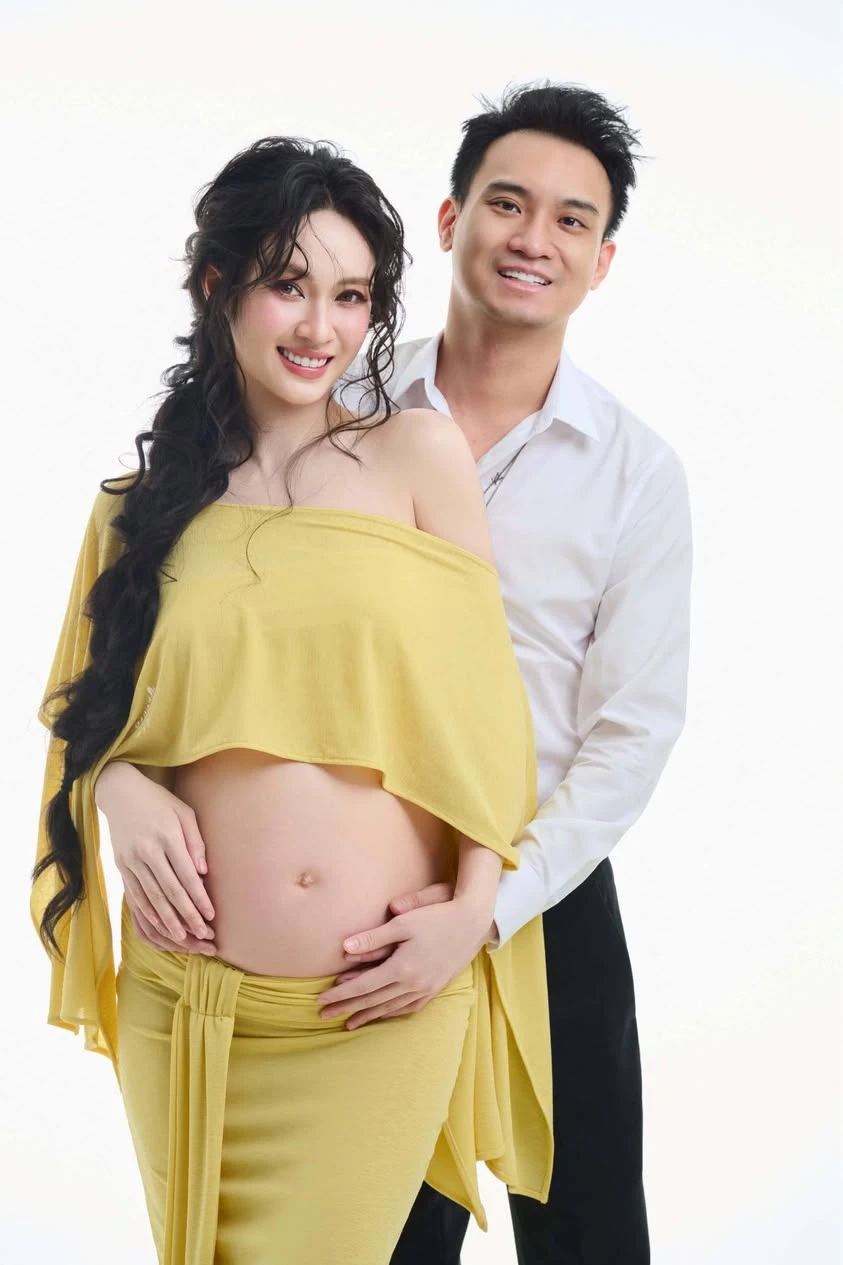 Thiếu gia Đức Phạm lần đầu lộ diện hậu công khai lên chức, có hành động cưng Vũ Thuý Quỳnh ra mặt - Hình 2