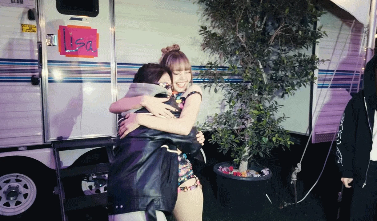 1 phút 19 giây bóc trần góc khuất của Lisa (BLACKPINK) - Hình 3