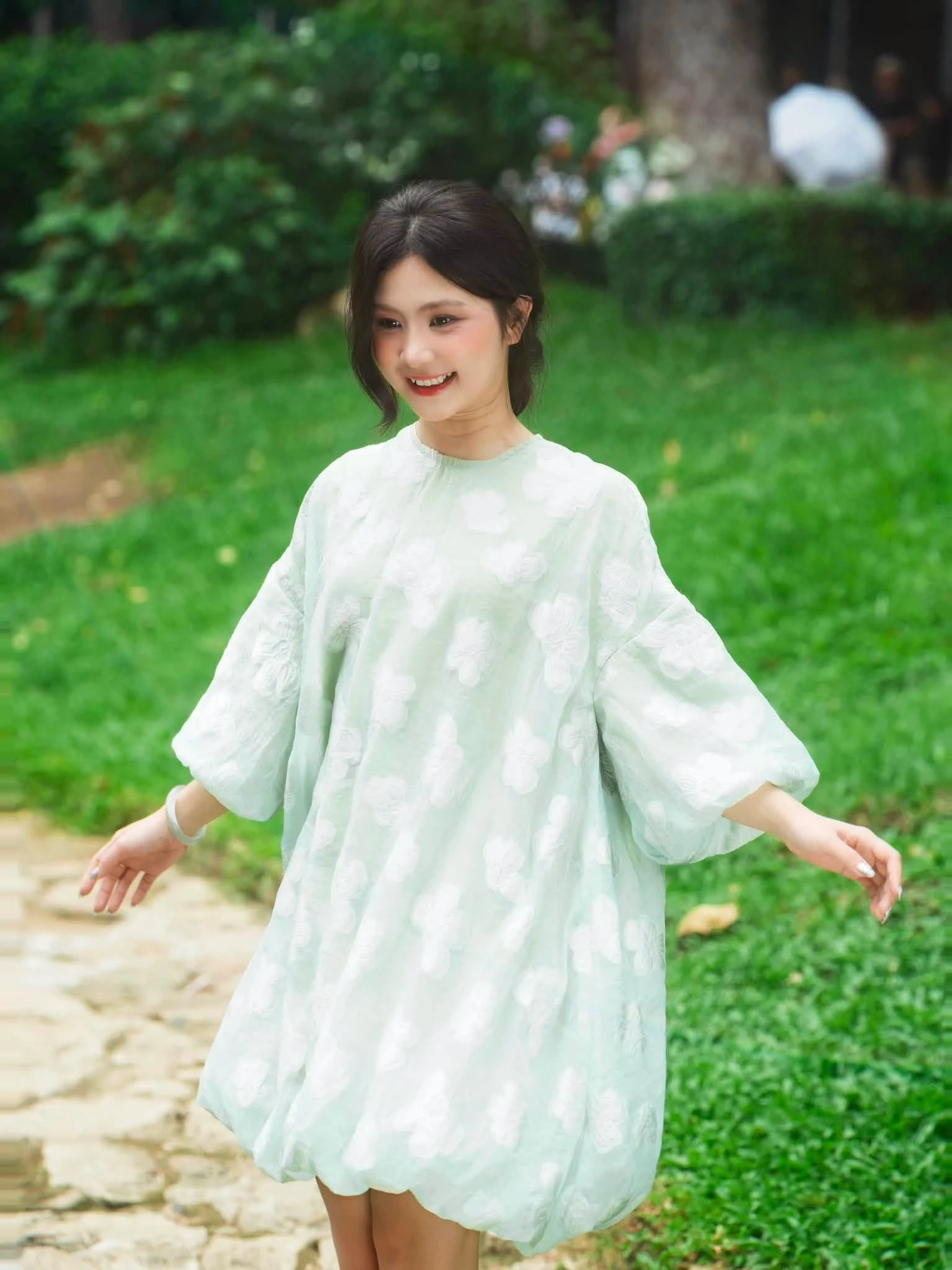 Đầm suông phóng khoáng, tôn dáng tự do - Hình 3