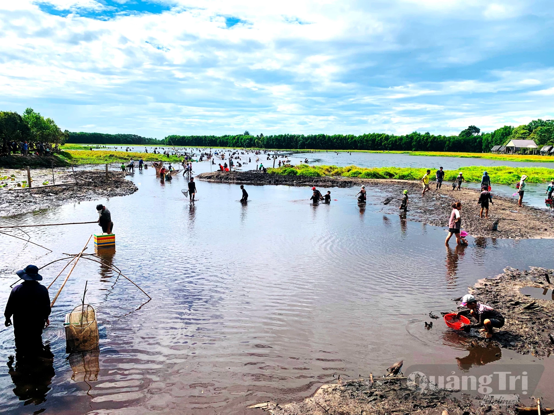 Độc đáo ngày hội phá Trằm - Hình 1