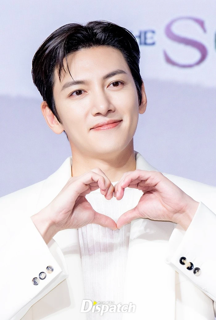 Sự kiện toàn sao khủng: Ji Chang Wook chuẩn bạch mã hoàng tử, mỹ nhân đẹp nhất thế giới ga lăng với Son Ye Jin - Hình 4