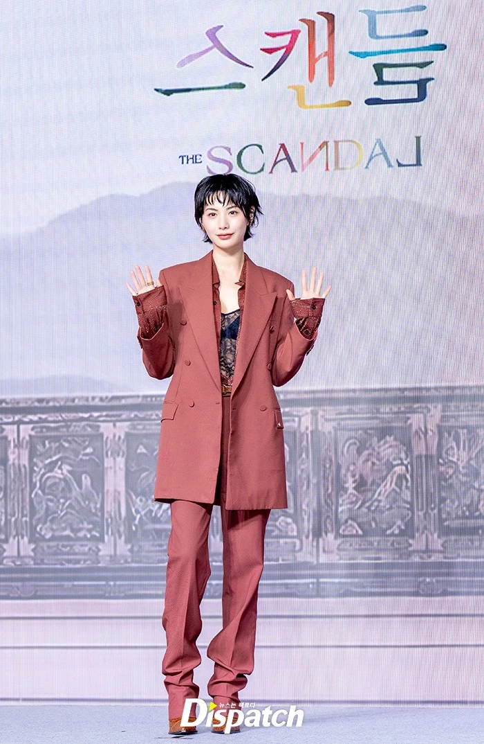 Sự kiện toàn sao khủng: Ji Chang Wook chuẩn bạch mã hoàng tử, mỹ nhân đẹp nhất thế giới ga lăng với Son Ye Jin - Hình 10