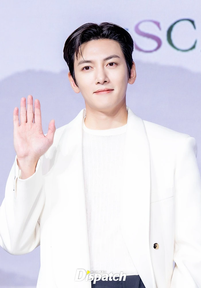 Sự kiện toàn sao khủng: Ji Chang Wook chuẩn bạch mã hoàng tử, mỹ nhân đẹp nhất thế giới ga lăng với Son Ye Jin - Hình 3